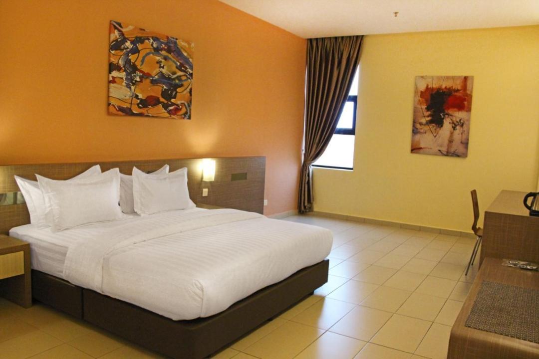 Kluang Riverview Hotel Exterior foto